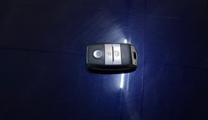 2022 KIA CARENS LUXURY PLUS 1.4 PETROL 7 STR, Petrol, Manual, 42,324 km, Key Close Up