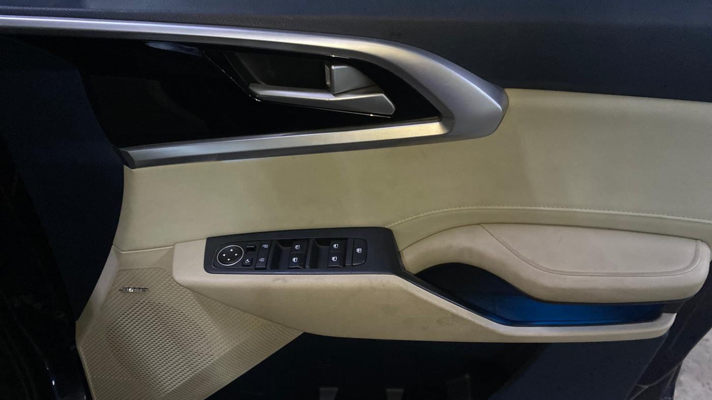 2022 KIA CARENS LUXURY PLUS 1.4 PETROL 7 STR, Petrol, Manual, 42,324 km, Driver Side Door Panels Control