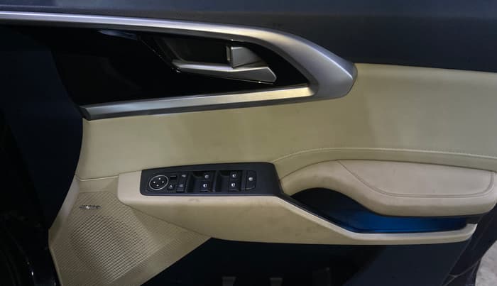 2022 KIA CARENS LUXURY PLUS 1.4 PETROL 7 STR, Petrol, Manual, 42,324 km, Driver Side Door Panels Control