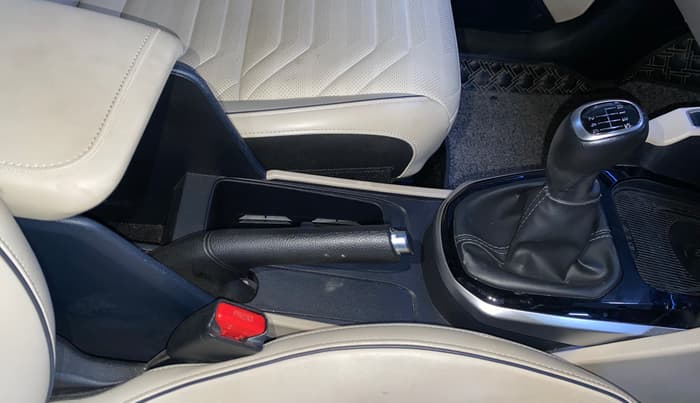 2022 KIA CARENS LUXURY PLUS 1.4 PETROL 7 STR, Petrol, Manual, 42,324 km, Gear Lever