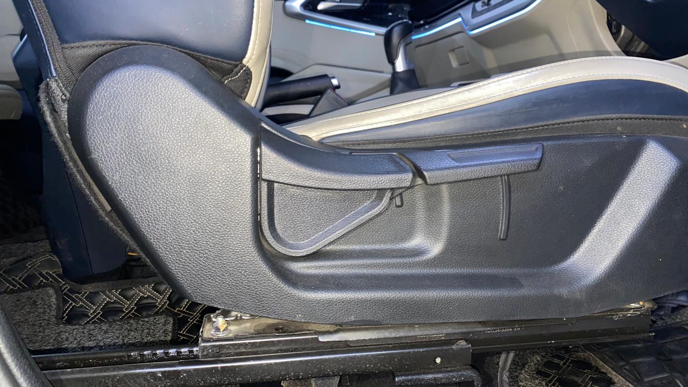 2022 KIA CARENS LUXURY PLUS 1.4 PETROL 7 STR, Petrol, Manual, 42,324 km, Driver Side Adjustment Panel