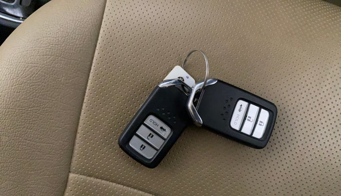 2023 Honda Amaze 1.2L I-VTEC VX CVT, Petrol, Automatic, 16,141 km, Key Close Up