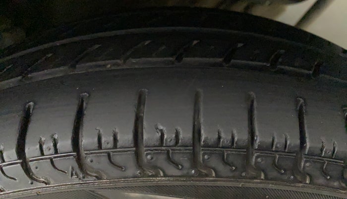 2012 Maruti Alto 800 LXI, Petrol, Manual, 21,677 km, Left Rear Tyre Tread
