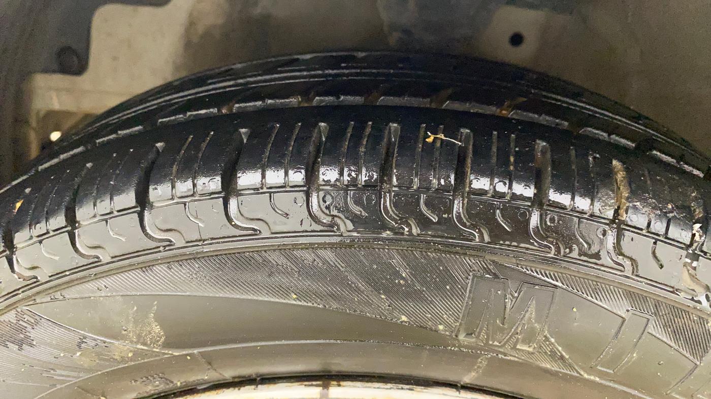2018 Hyundai Eon ERA +, Petrol, Manual, 49,890 km, Left Front Tyre Tread