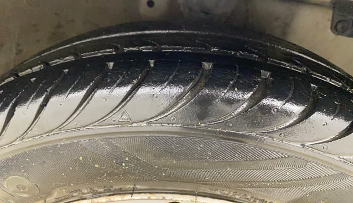 2018 Hyundai Eon ERA +, Petrol, Manual, 49,890 km, Right Front Tyre Tread