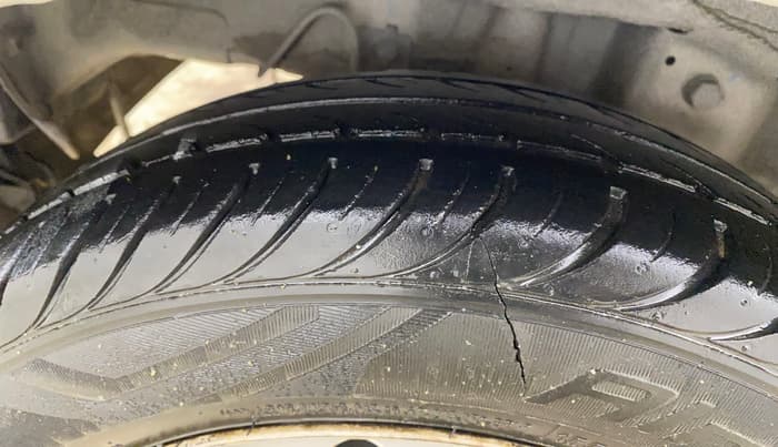 2018 Hyundai Eon ERA +, Petrol, Manual, 49,890 km, Right Rear Tyre Tread