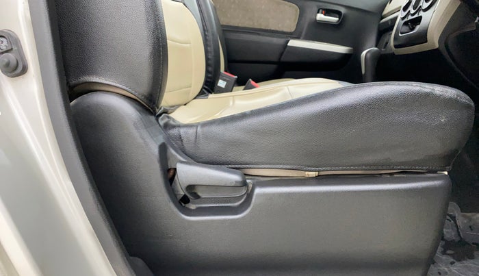 2017 Maruti Wagon R 1.0 VXI (O) AMT, Petrol, Automatic, 21,258 km, Driver Side Adjustment Panel