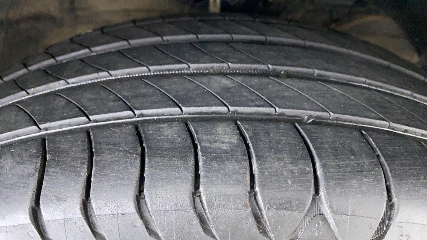 2019 Maruti Baleno ZETA PETROL 1.2, Petrol, Manual, 56,769 km, Right Front Tyre Tread
