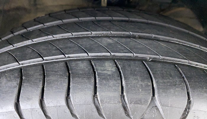 2019 Maruti Baleno ZETA PETROL 1.2, Petrol, Manual, 56,769 km, Right Front Tyre Tread