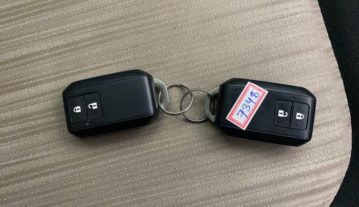 2022 Toyota Glanza V AMT, Petrol, Automatic, 42,590 km, Key Close Up