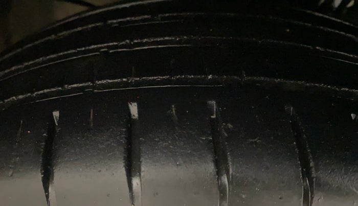 2022 Toyota Glanza V AMT, Petrol, Automatic, 42,590 km, Left Front Tyre Tread