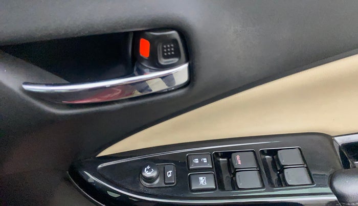 2022 Toyota Glanza V AMT, Petrol, Automatic, 42,590 km, Driver Side Door Panels Control