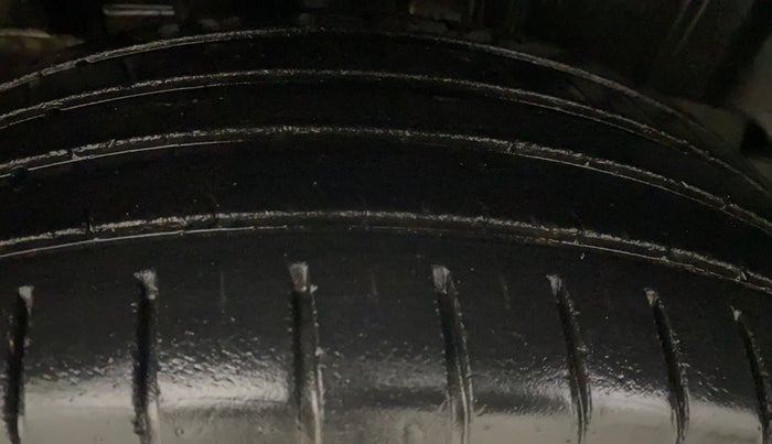 2022 Toyota Glanza V AMT, Petrol, Automatic, 42,590 km, Right Rear Tyre Tread