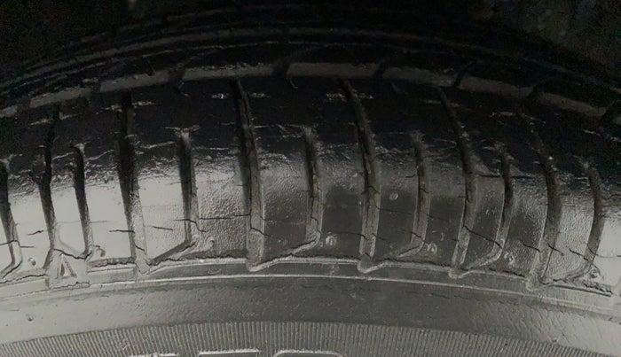 2011 Hyundai i10 MAGNA 1.2 KAPPA2, Petrol, Manual, 15,493 km, Right Front Tyre Tread