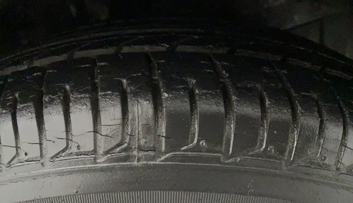 2011 Hyundai i10 MAGNA 1.2 KAPPA2, Petrol, Manual, 15,493 km, Left Front Tyre Tread