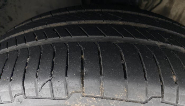 2016 Volkswagen Ameo HIGHLINE 1.2, Petrol, Manual, 84,852 km, Left Front Tyre Tread