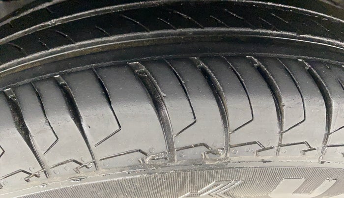 2022 Maruti Dzire VXI AMT, Petrol, Automatic, 22,504 km, Left Front Tyre Tread