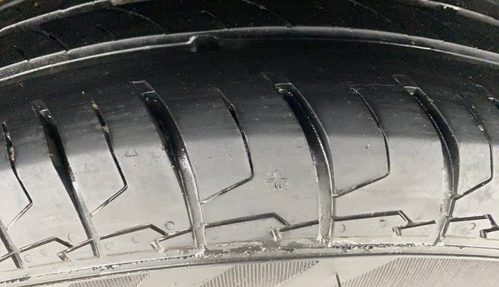 2022 Maruti Dzire VXI AMT, Petrol, Automatic, 22,504 km, Right Rear Tyre Tread