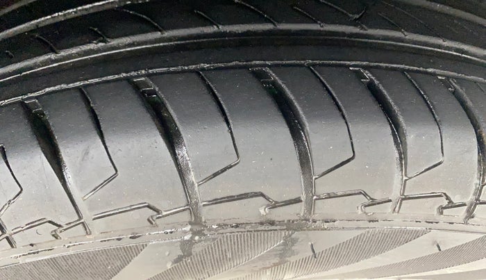 2022 Maruti Dzire VXI AMT, Petrol, Automatic, 22,504 km, Right Front Tyre Tread