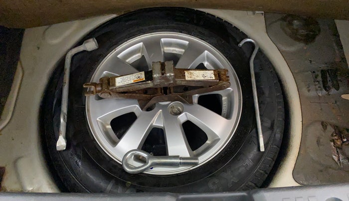 2010 Maruti Swift ZXI D, Petrol, Manual, 39,774 km, Spare Tyre