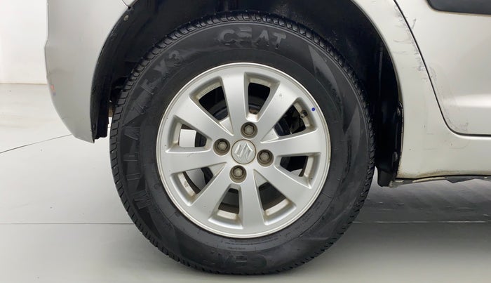 2010 Maruti Swift ZXI D, Petrol, Manual, 39,774 km, Right Rear Wheel