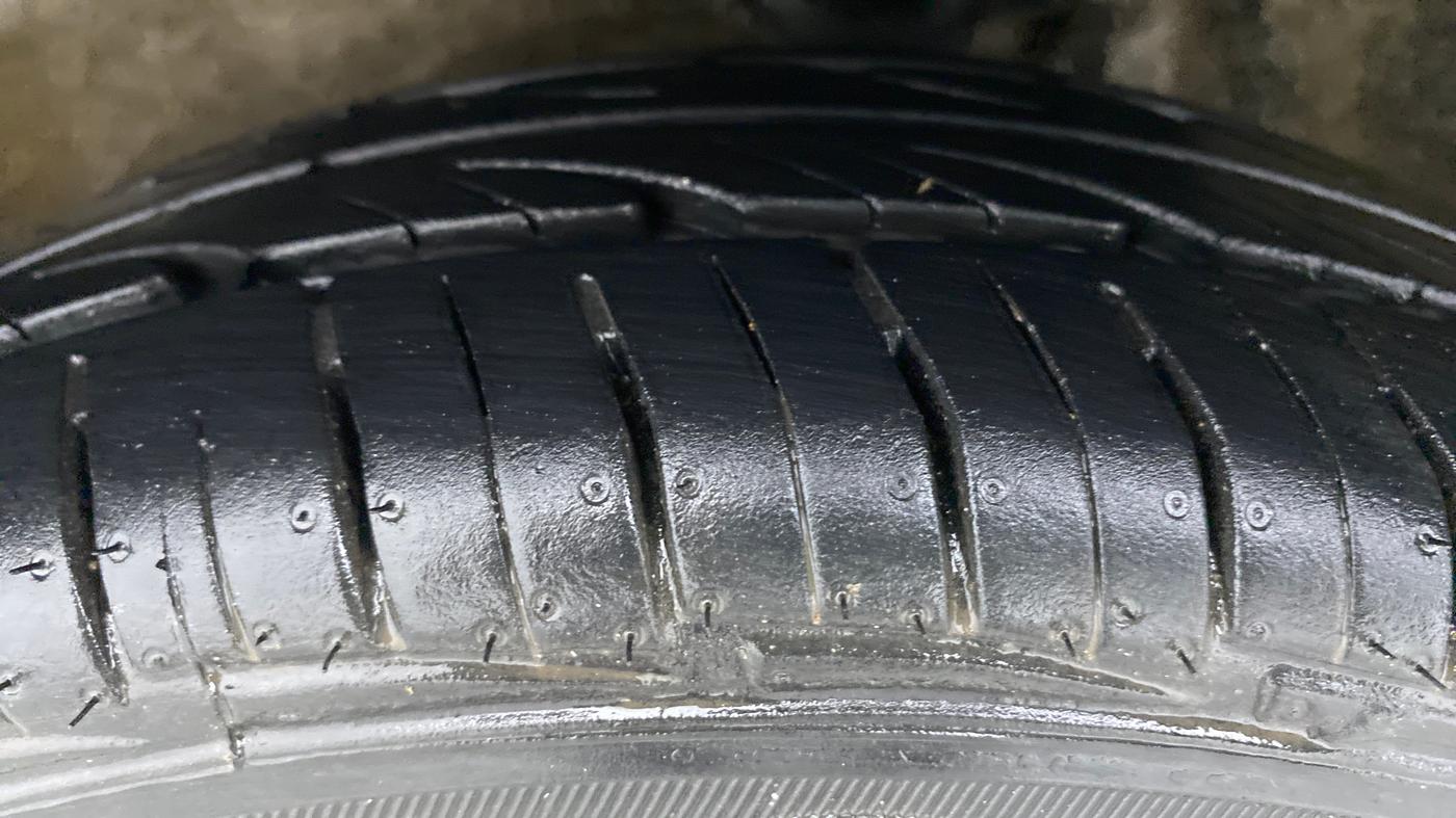 2018 Maruti Alto 800 LXI, Petrol, Manual, 70,180 km, Left Front Tyre Tread