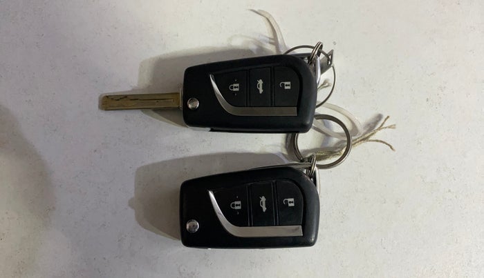 2015 Toyota Corolla Altis G CVT PETROL, Petrol, Automatic, 1,19,580 km, Key Close Up