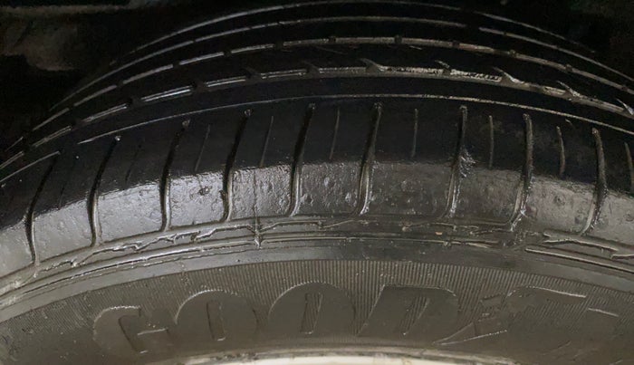 2015 Toyota Corolla Altis G CVT PETROL, Petrol, Automatic, 1,19,580 km, Right Rear Tyre Tread