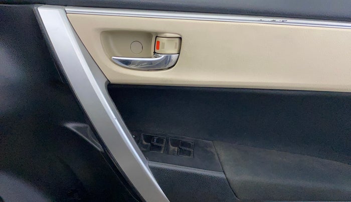 2015 Toyota Corolla Altis G CVT PETROL, Petrol, Automatic, 1,19,580 km, Driver Side Door Panels Control