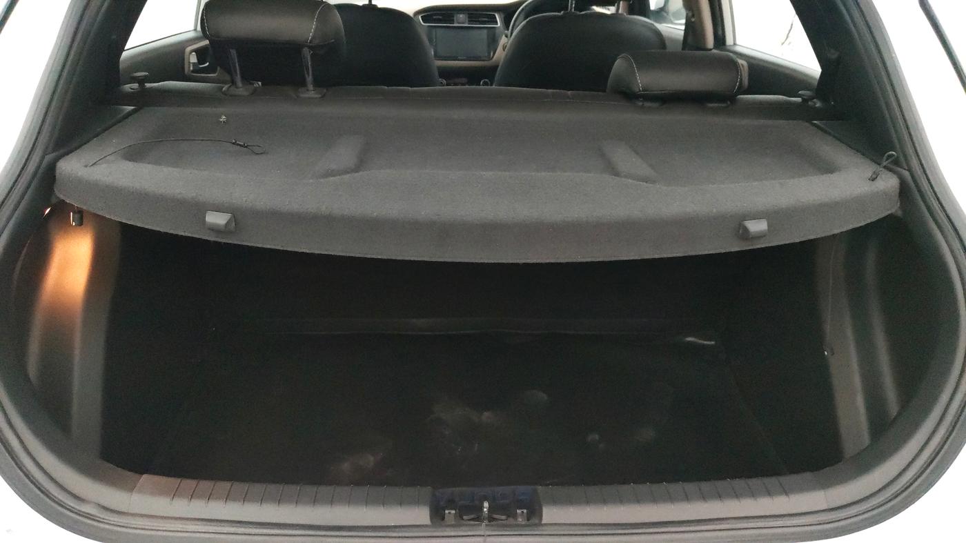 2019 Hyundai Elite i20 ASTA (O) CVT, Petrol, Automatic, 39,471 km, Boot Inside