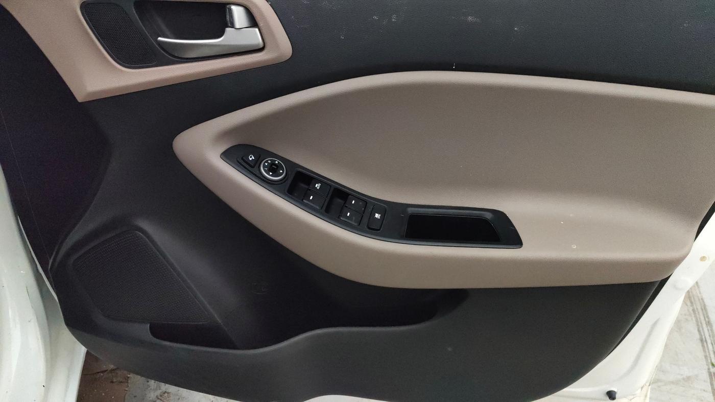 2019 Hyundai Elite i20 ASTA (O) CVT, Petrol, Automatic, 39,471 km, Driver Side Door Panels Control