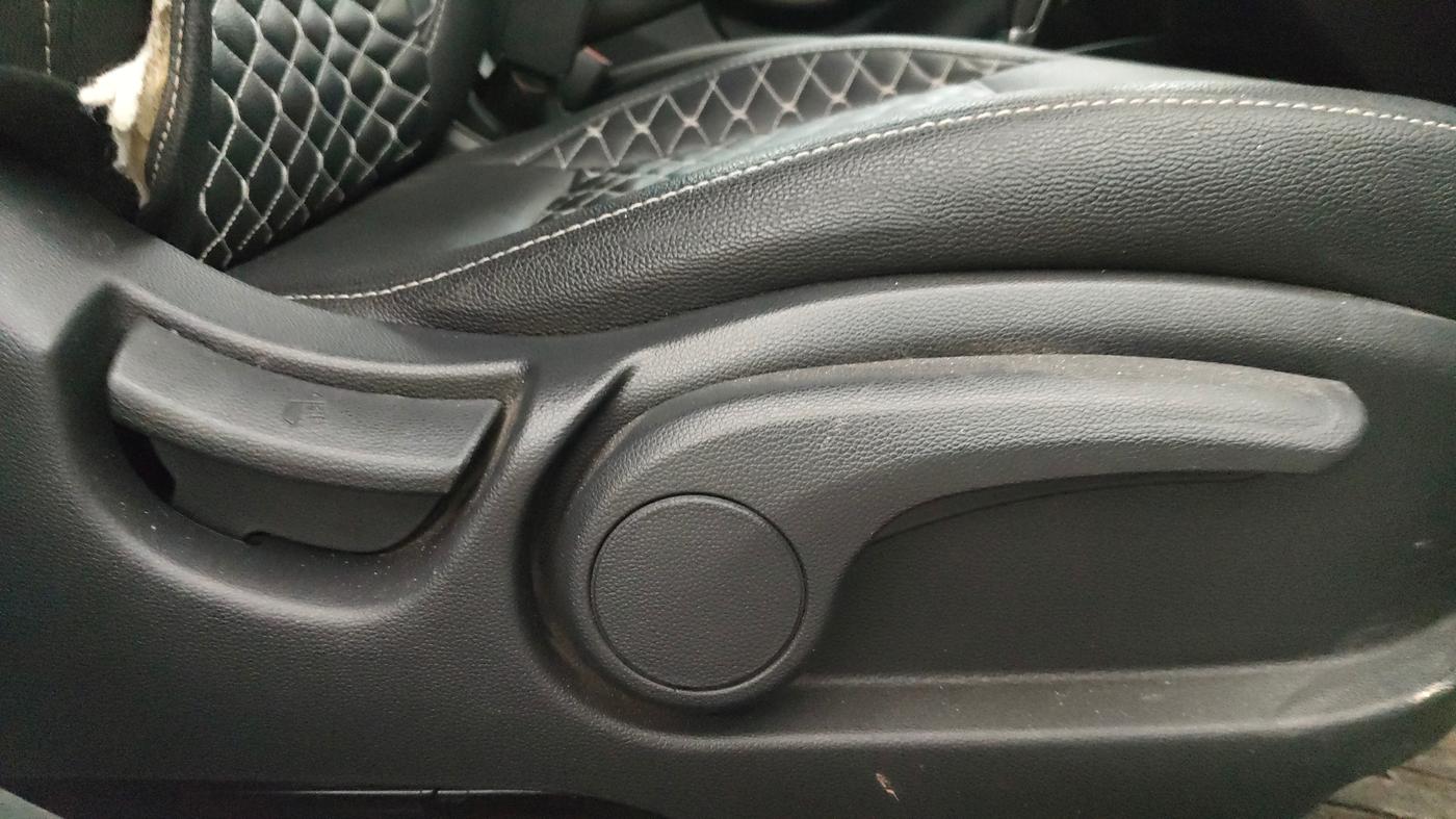 2019 Hyundai Elite i20 ASTA (O) CVT, Petrol, Automatic, 39,471 km, Driver Side Adjustment Panel