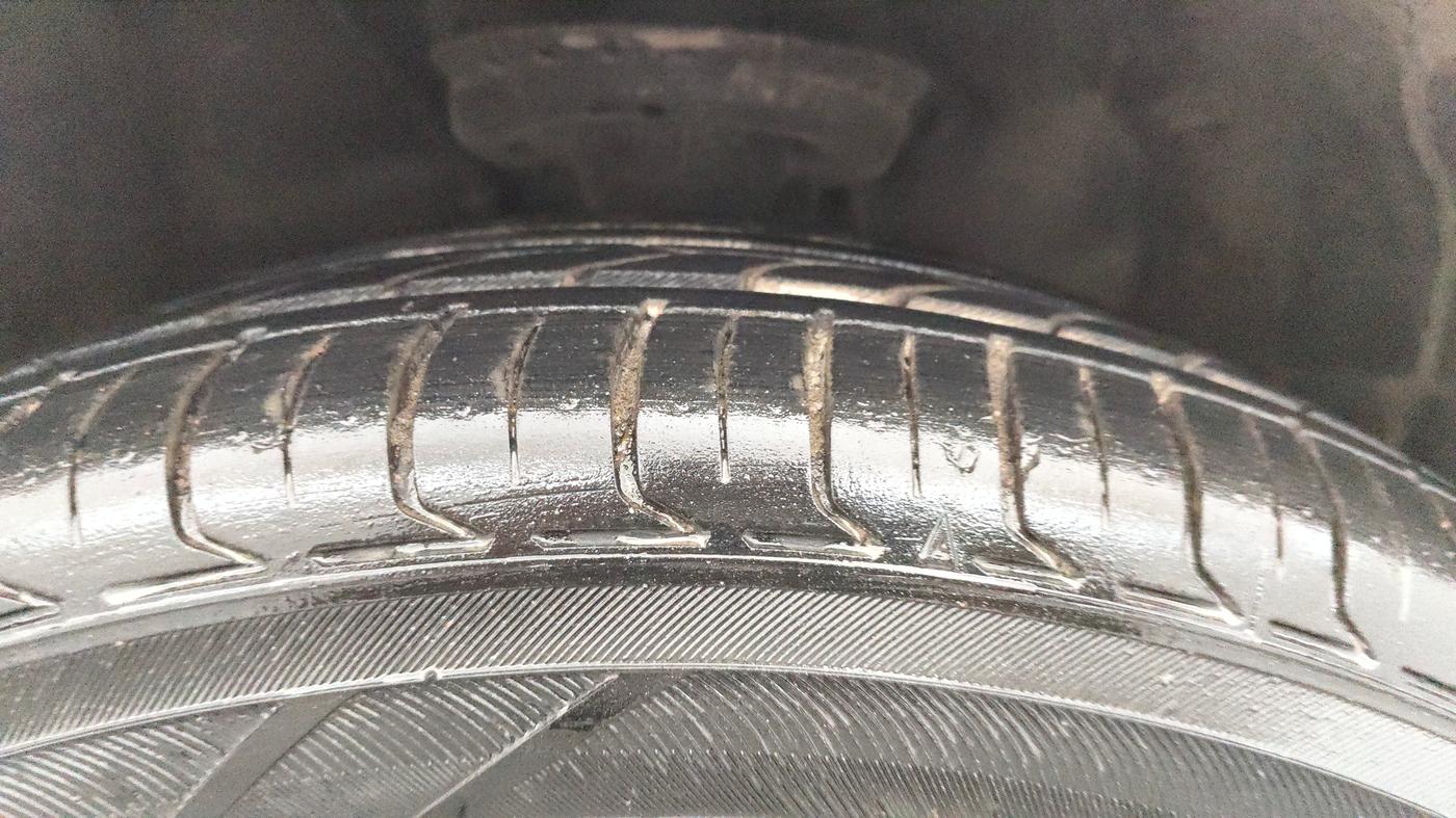 2019 Hyundai Elite i20 ASTA (O) CVT, Petrol, Automatic, 39,471 km, Right Front Tyre Tread