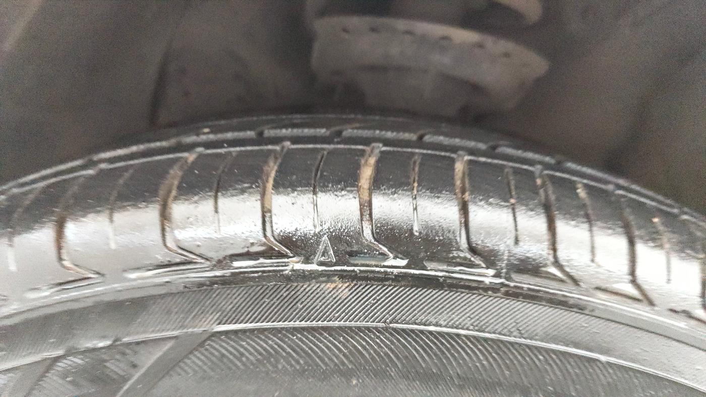 2019 Hyundai Elite i20 ASTA (O) CVT, Petrol, Automatic, 39,471 km, Left Front Tyre Tread