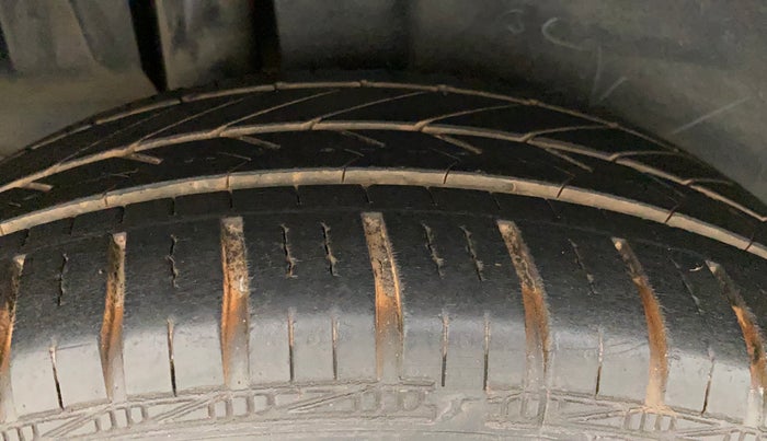 2013 Maruti Ertiga ZXI, Petrol, Manual, 33,001 km, Right Rear Tyre Tread