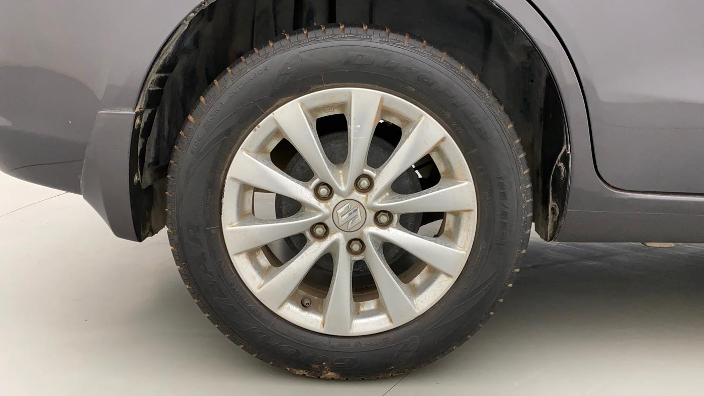 2013 Maruti Ertiga ZXI, Petrol, Manual, 33,001 km, Right Rear Wheel