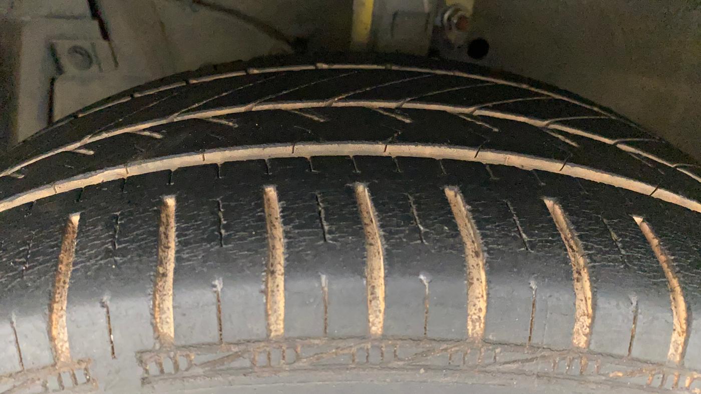 2013 Maruti Ertiga ZXI, Petrol, Manual, 33,001 km, Left Front Tyre Tread