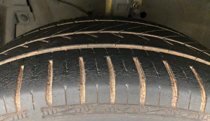 2013 Maruti Ertiga ZXI, Petrol, Manual, 33,001 km, Left Front Tyre Tread