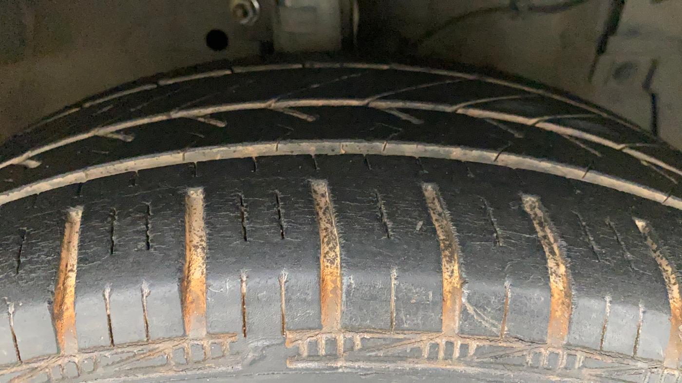 2013 Maruti Ertiga ZXI, Petrol, Manual, 33,001 km, Right Front Tyre Tread