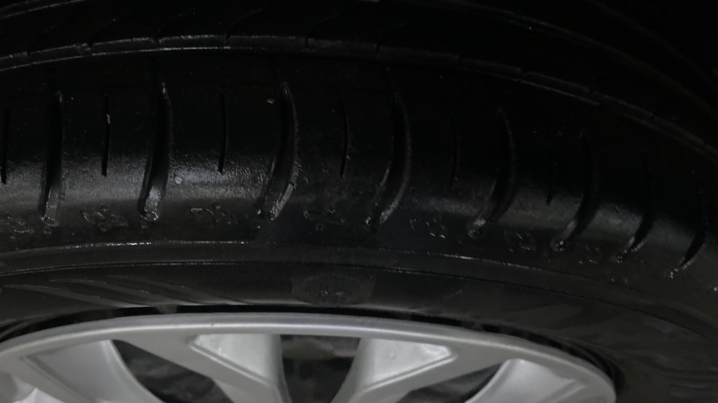 2024 Volkswagen TAIGUN COMFORTLINE 1.0 TSI MT, Petrol, Manual, 33,732 km, Right Rear Tyre Tread