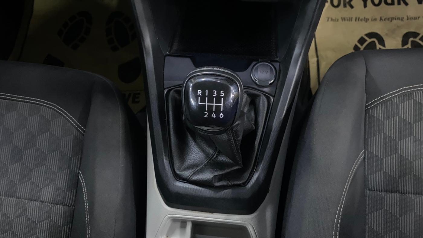 2024 Volkswagen TAIGUN COMFORTLINE 1.0 TSI MT, Petrol, Manual, 33,732 km, Gear Lever