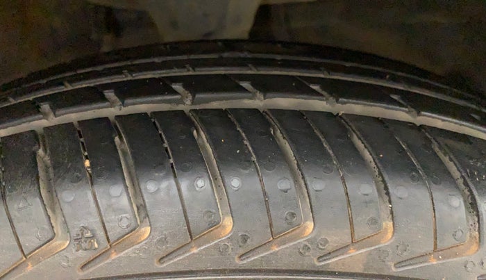 2013 Hyundai i10 MAGNA 1.2, Petrol, Manual, 35,056 km, Right Front Tyre Tread