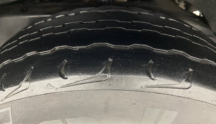 2016 Mahindra TUV300 T8, Diesel, Manual, 82,672 km, Left Rear Tyre Tread