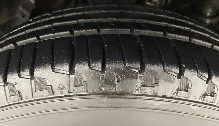 2016 Mahindra TUV300 T8, Diesel, Manual, 82,672 km, Right Front Tyre Tread