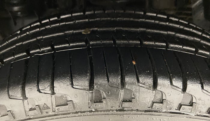 2016 Mahindra TUV300 T8, Diesel, Manual, 82,672 km, Left Front Tyre Tread