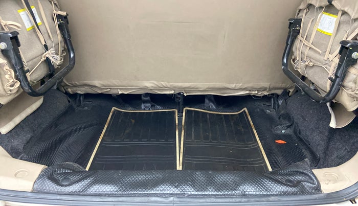 2016 Mahindra TUV300 T8, Diesel, Manual, 82,672 km, Boot Inside