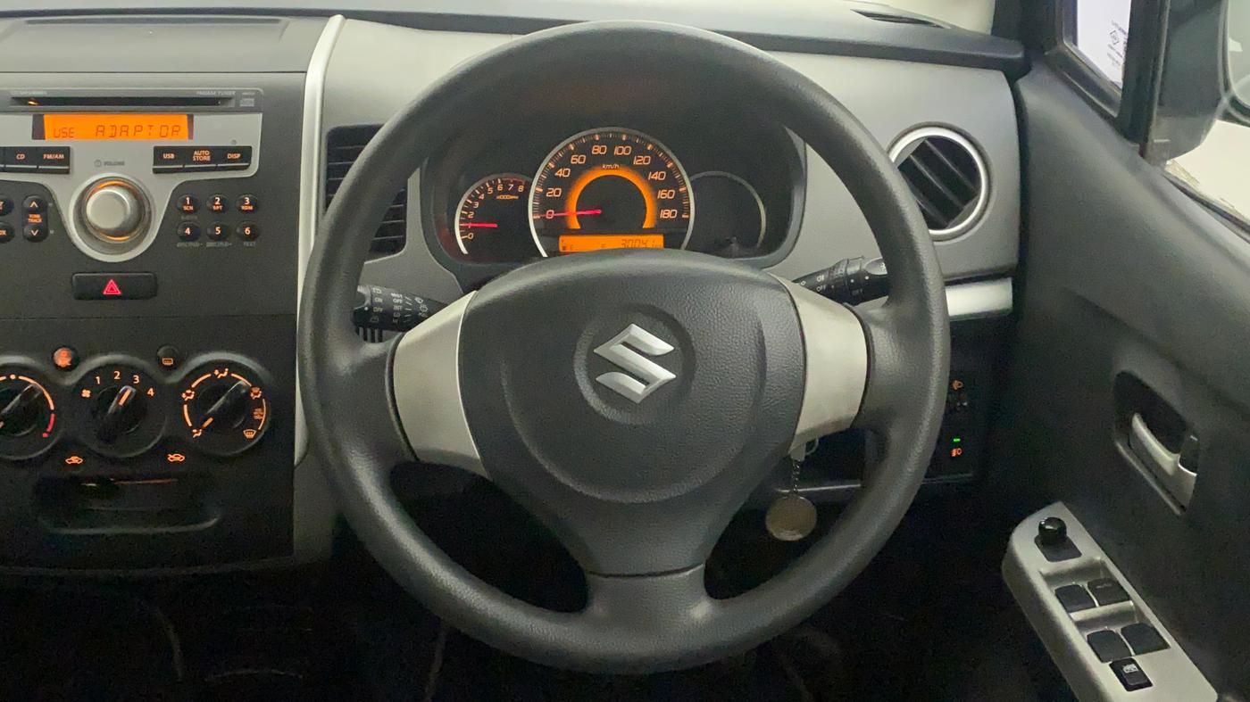 2012 Maruti Wagon R 1.0 VXI, Petrol, Manual, 30,184 km, Steering Wheel Close Up
