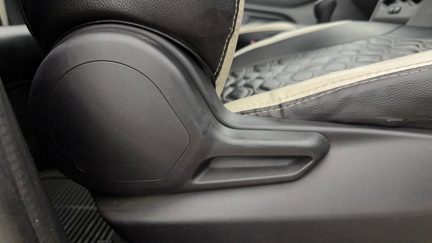 2022 Tata Tiago XT CNG, CNG, Manual, 79,117 km, Driver Side Adjustment Panel