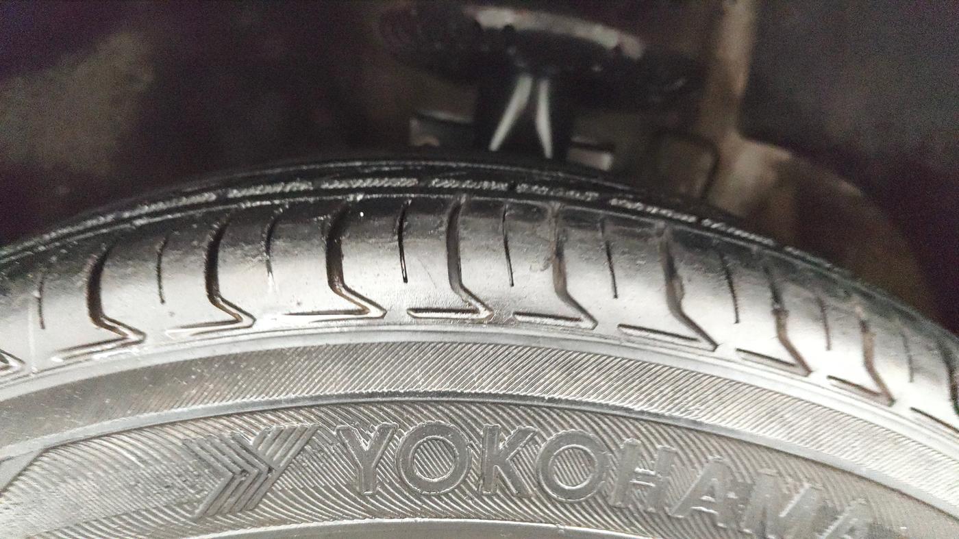 2014 Volkswagen Vento HIGHLINE PETROL AT, Petrol, Automatic, 92,363 km, Left Front Tyre Tread