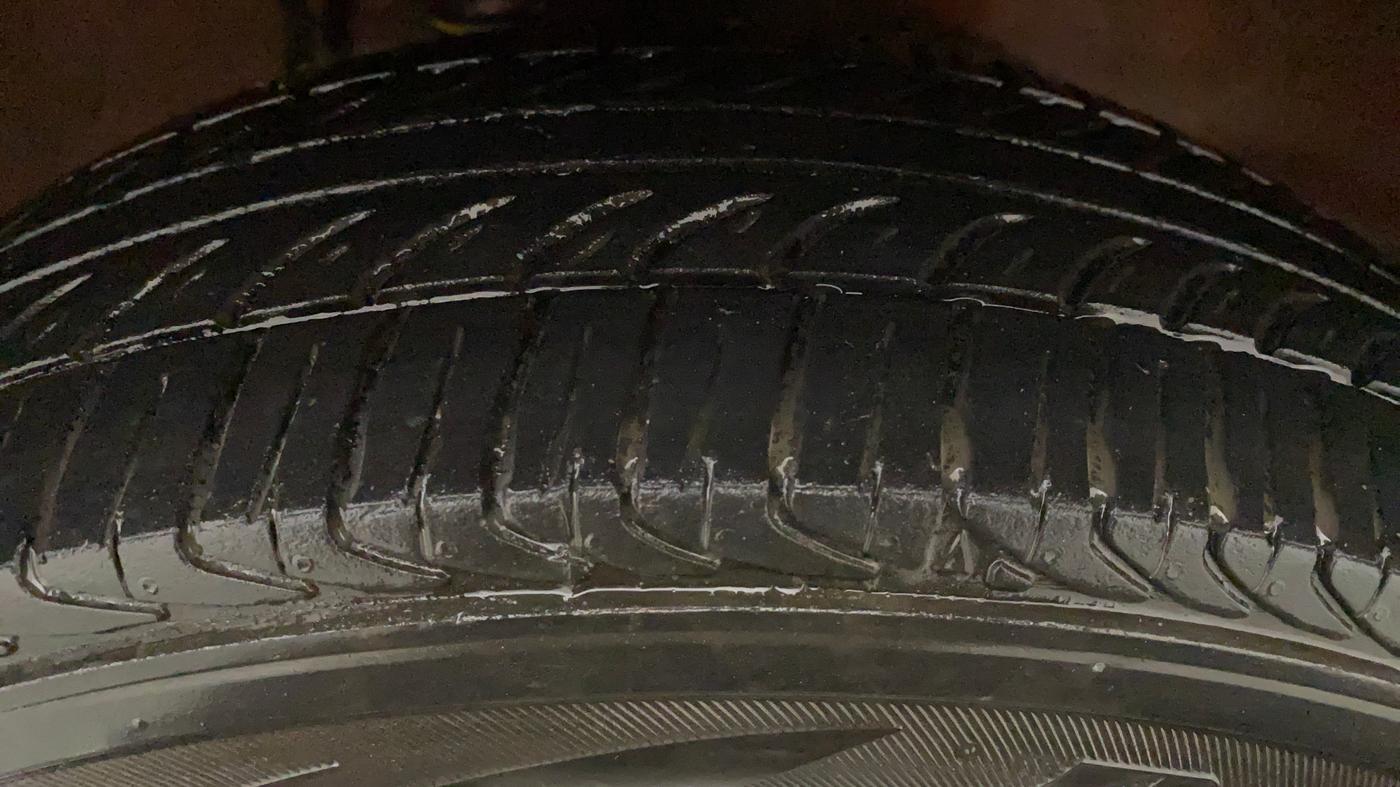 2014 Maruti Alto 800 LXI CNG, CNG, Manual, 49,063 km, Left Front Tyre Tread